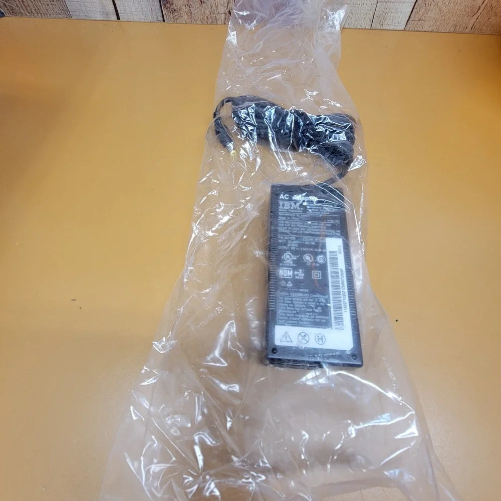 IBM Lenovo ThinkPad AC Adapter 16V 4.5A Power Supply 92P1020 92P1021 Black